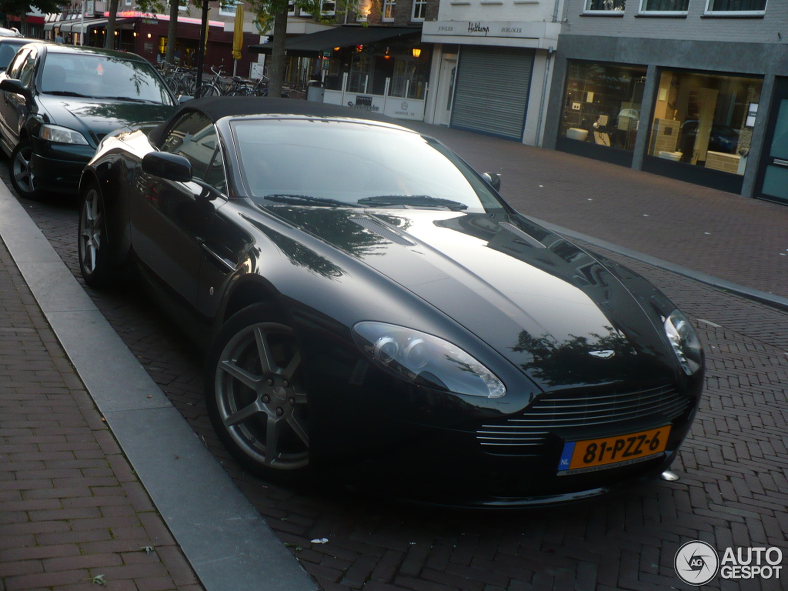 Aston Martin V8 Vantage Roadster