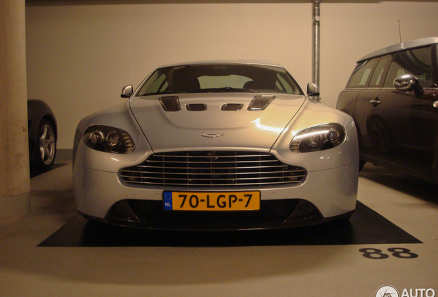 Aston Martin V12 Vantage