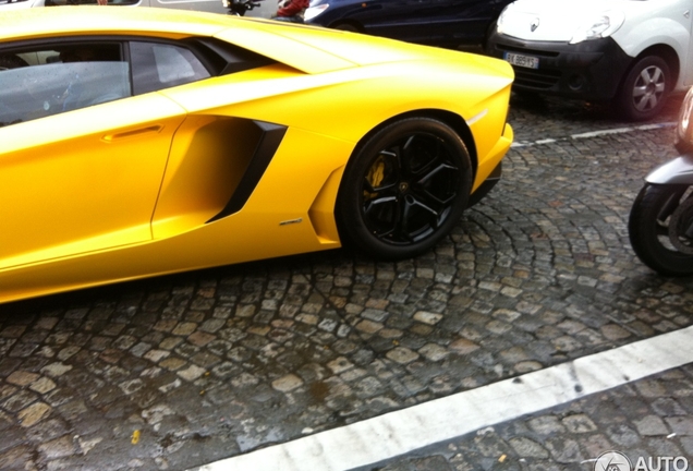 Lamborghini Aventador LP700-4