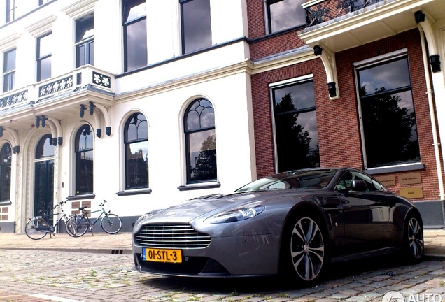 Aston Martin V12 Vantage