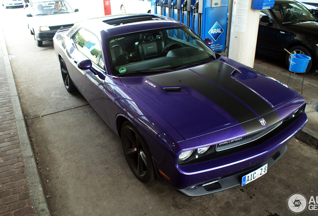 Dodge Challenger SRT-8