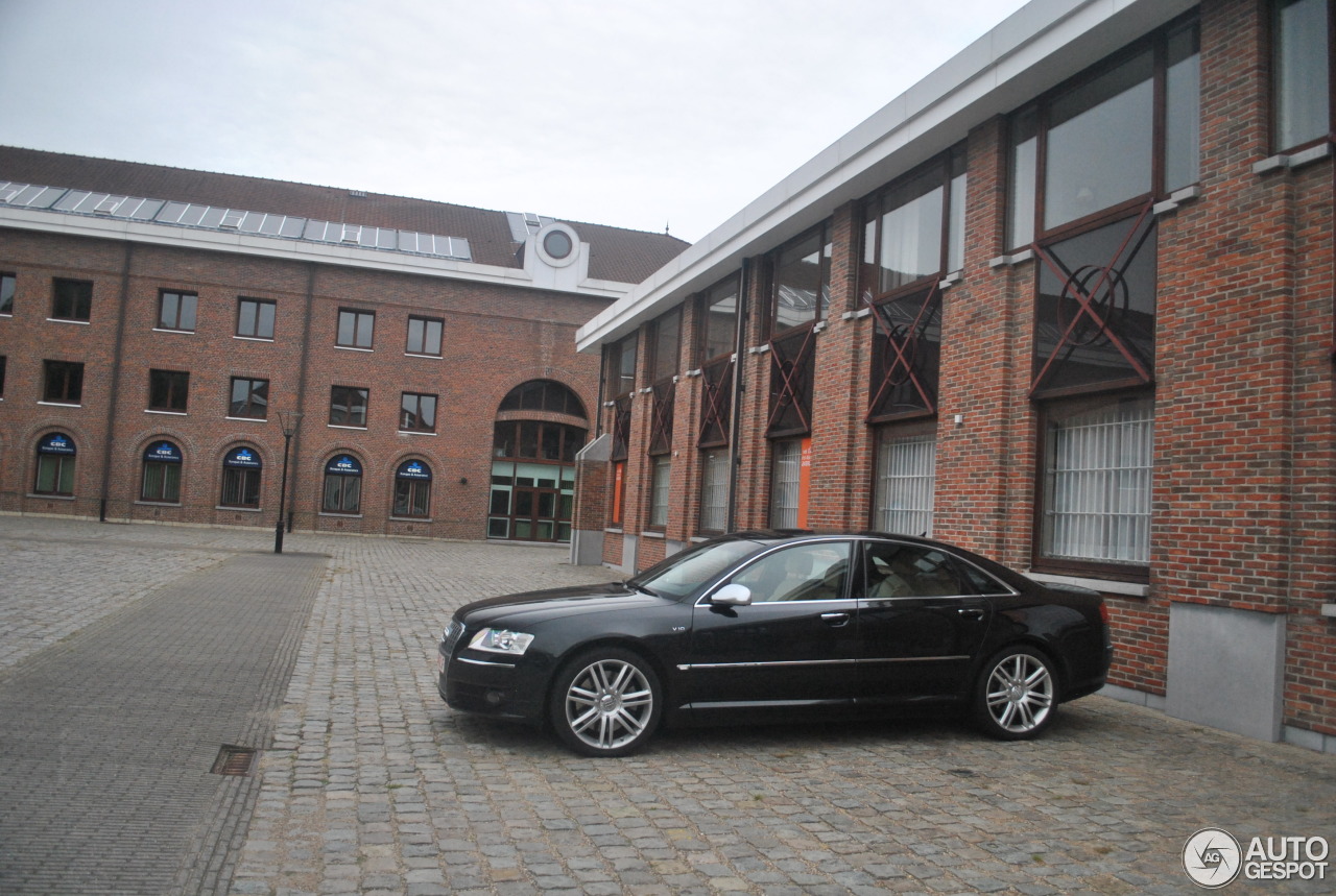 Audi S8 D3