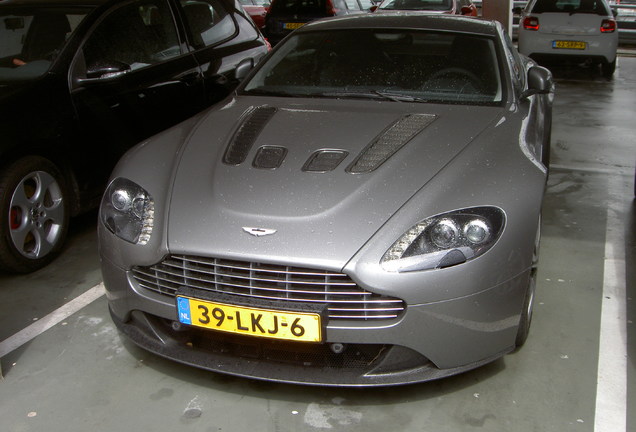 Aston Martin V12 Vantage