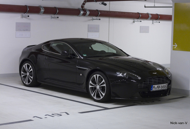 Aston Martin V12 Vantage