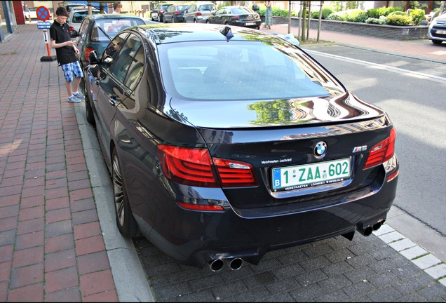 BMW M5 F10 2011