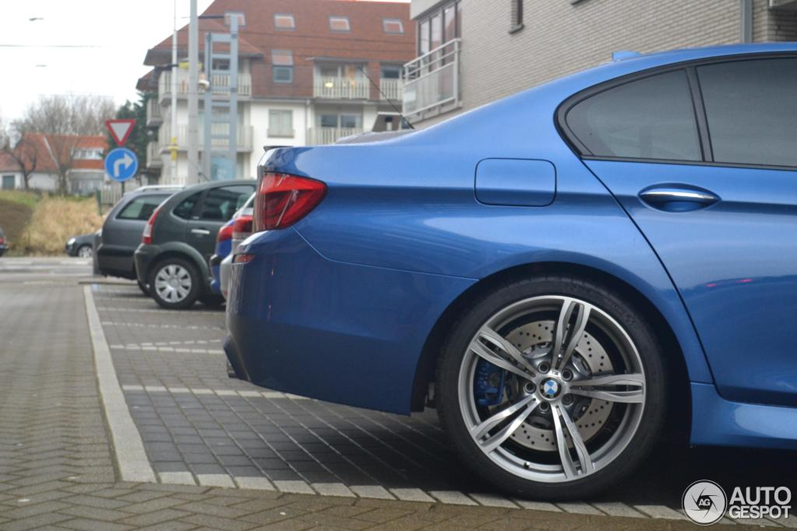 BMW M5 F10 2011