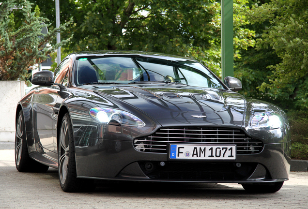 Aston Martin V12 Vantage