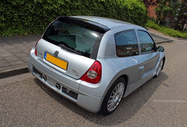 Renault Clio V6