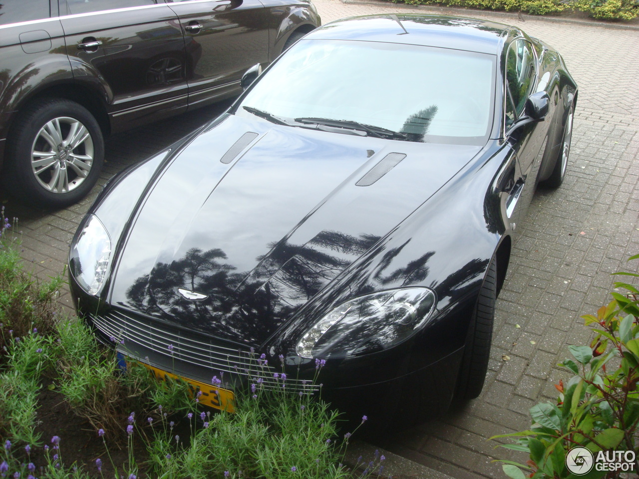 Aston Martin V8 Vantage