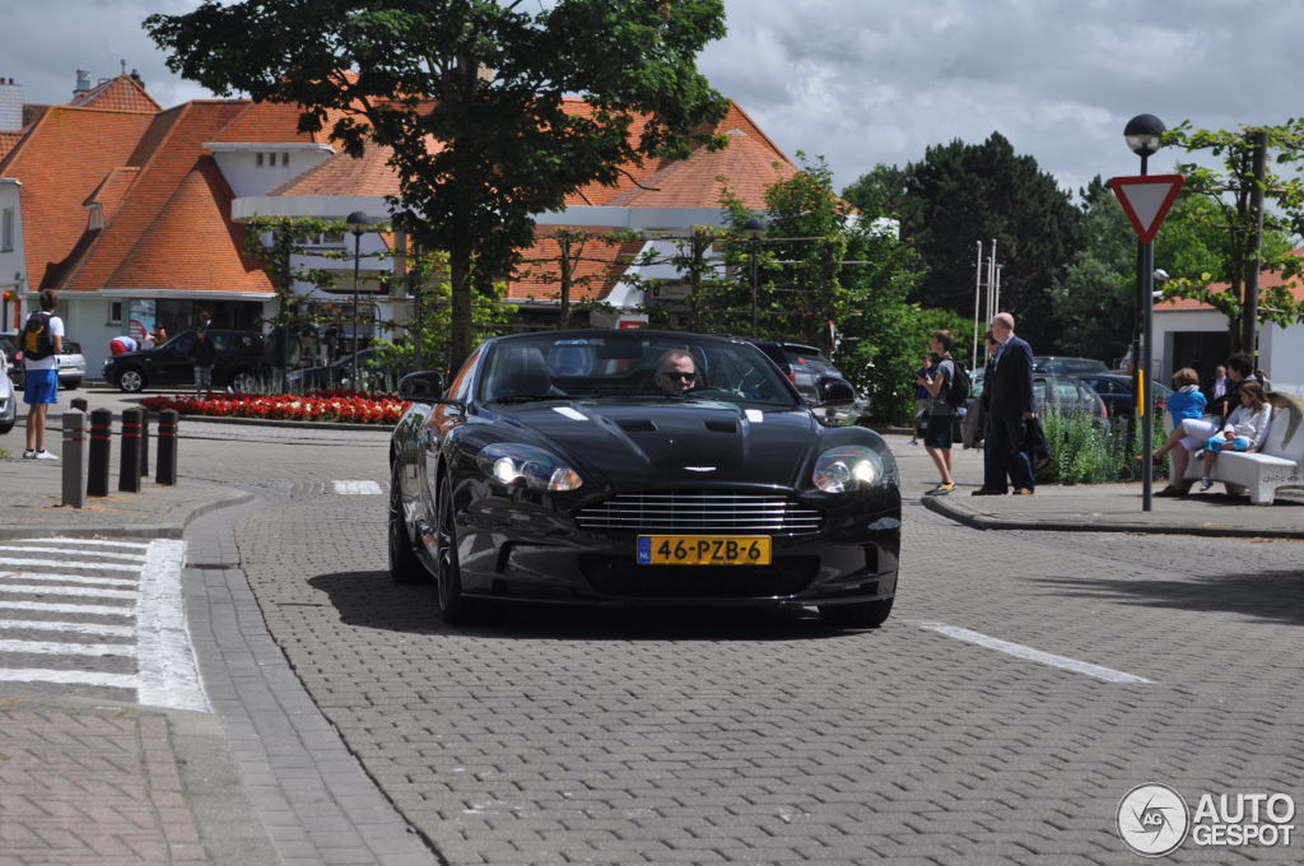 Aston Martin DBS Volante