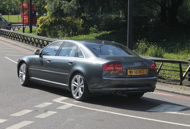 Audi S8 D3