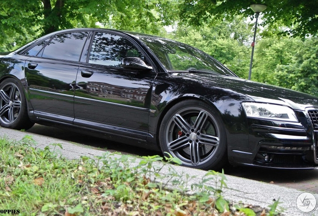 Audi S8 D3