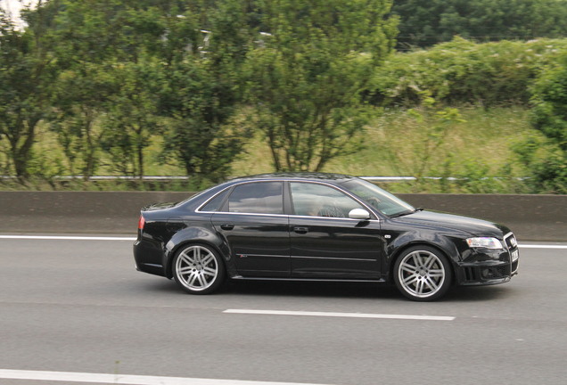 Audi RS4 Sedan