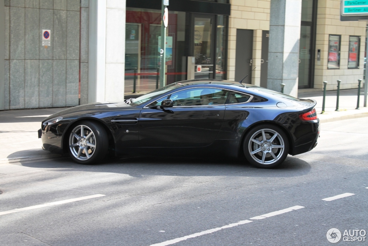 Aston Martin V8 Vantage