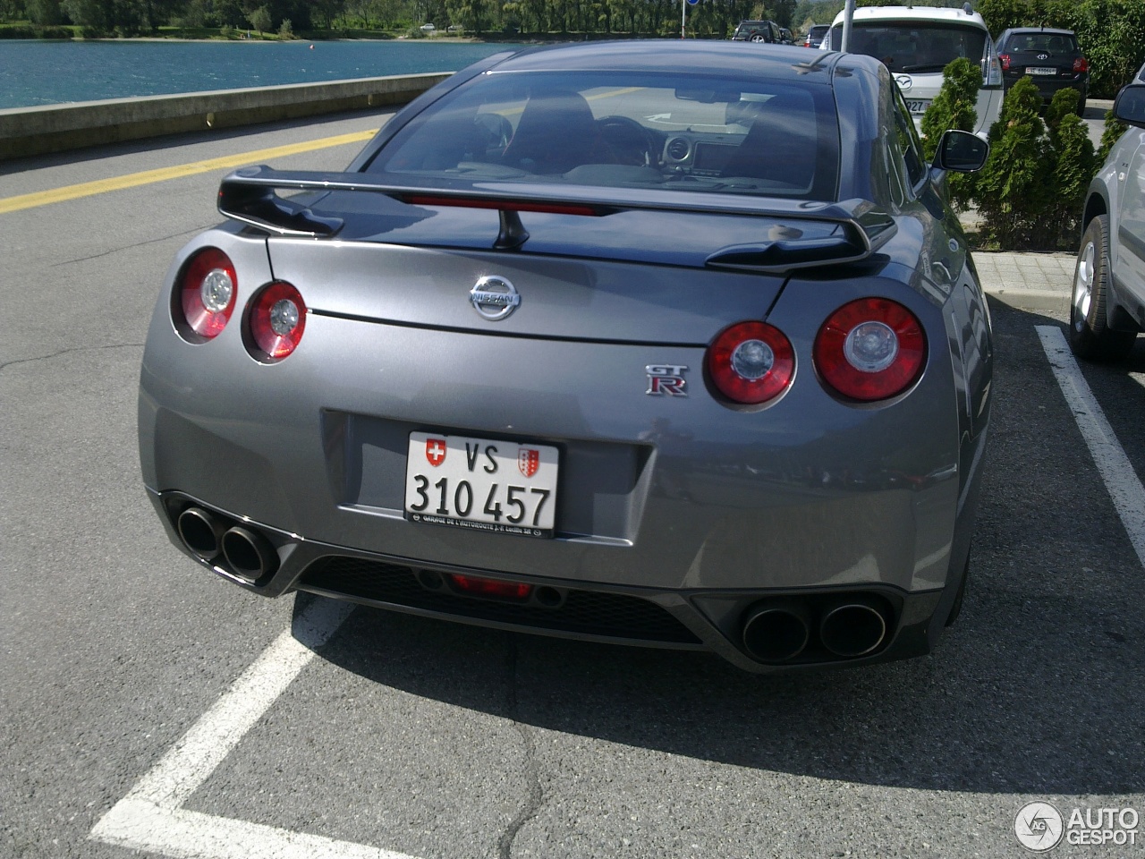 Nissan GT-R