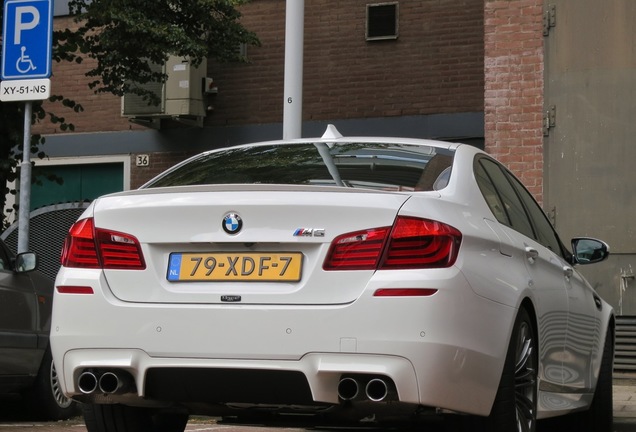 BMW M5 F10 2011