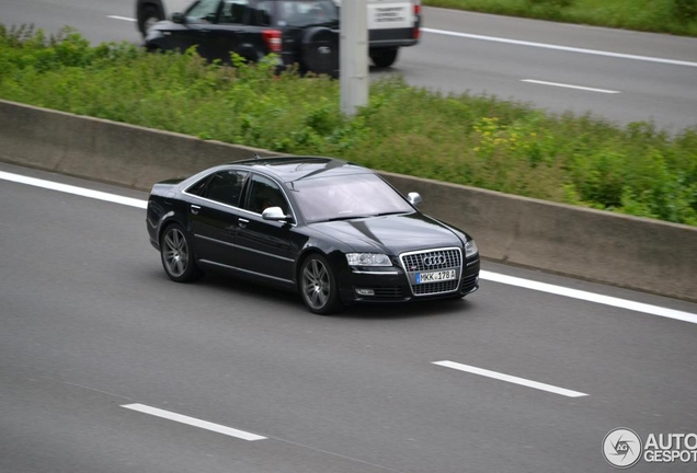 Audi S8 D3