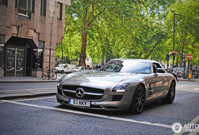 Mercedes-Benz SLS AMG