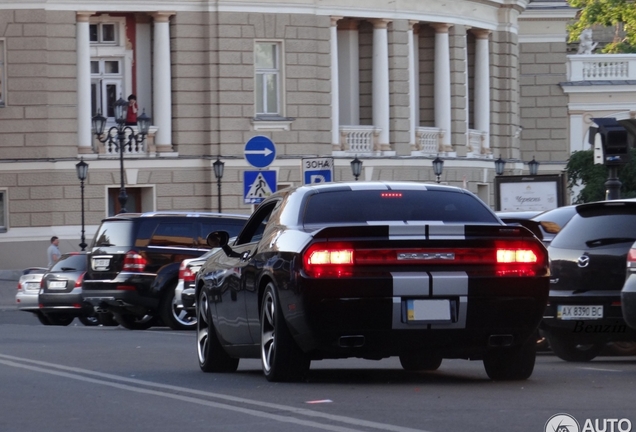 Dodge Challenger SRT-8 392