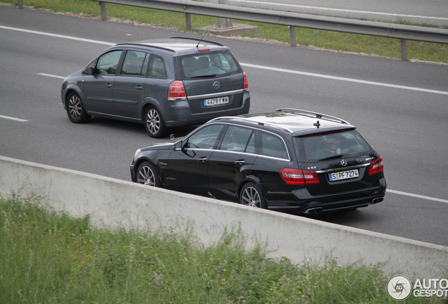 Mercedes-Benz E 63 AMG S212 V8 Biturbo