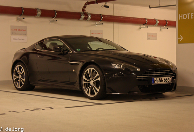 Aston Martin V12 Vantage