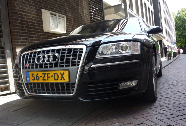 Audi S8 D3