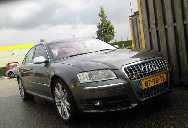 Audi S8 D3