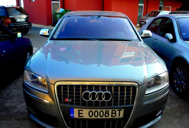 Audi S8 D3