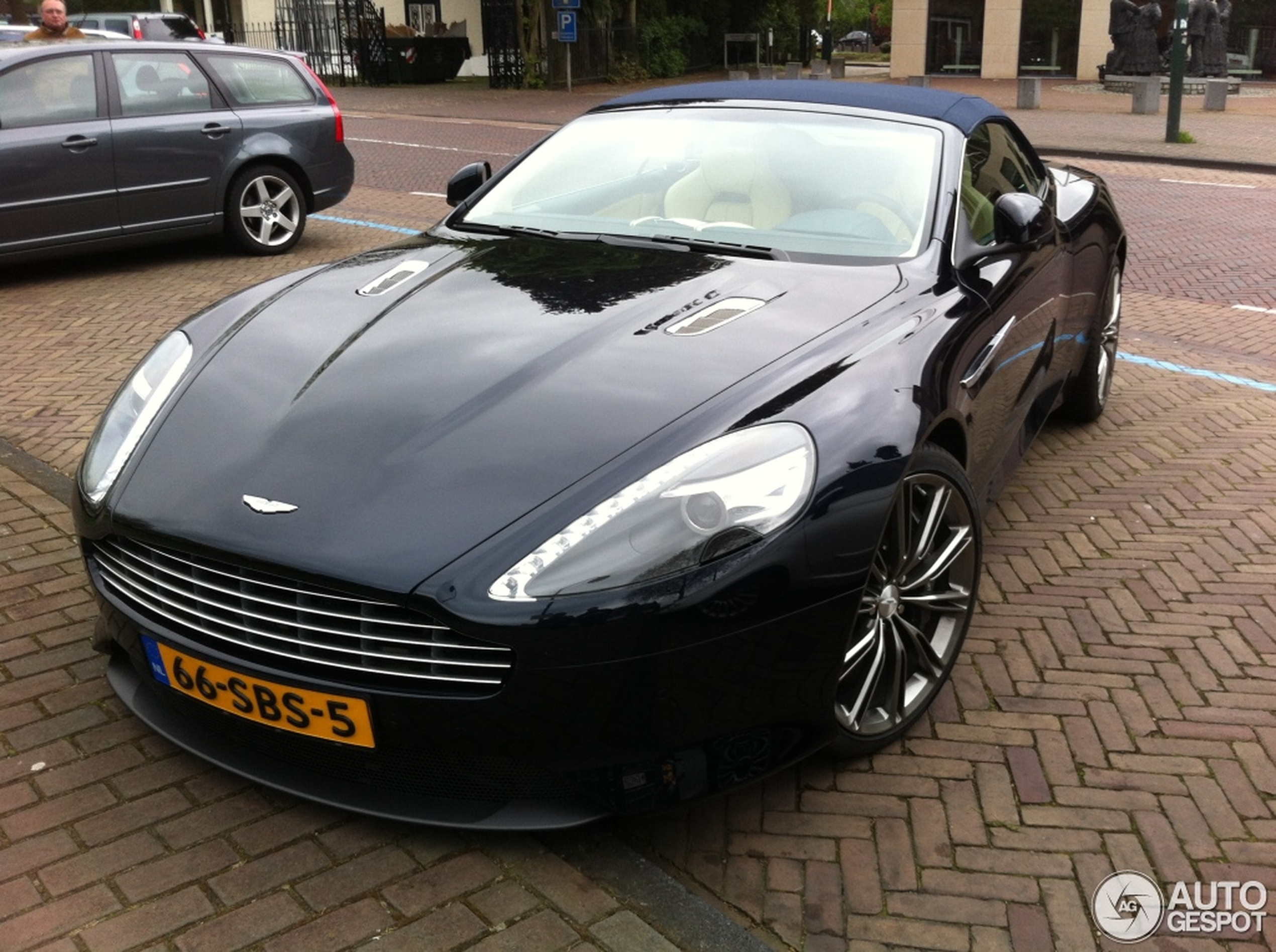 Aston Martin Virage Volante 2011