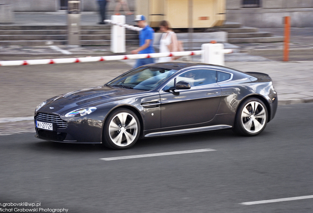 Aston Martin V12 Vantage