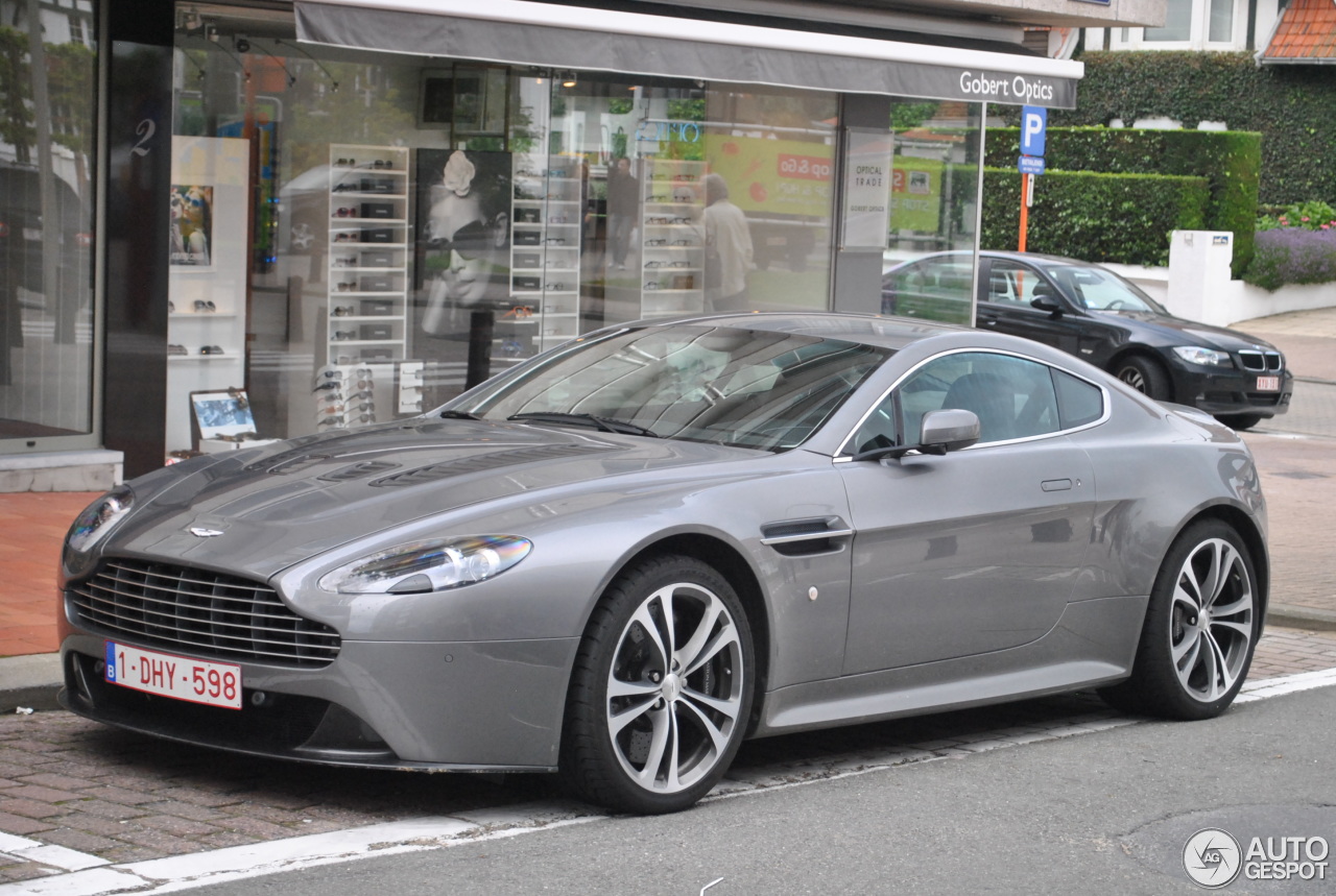 Aston Martin V12 Vantage