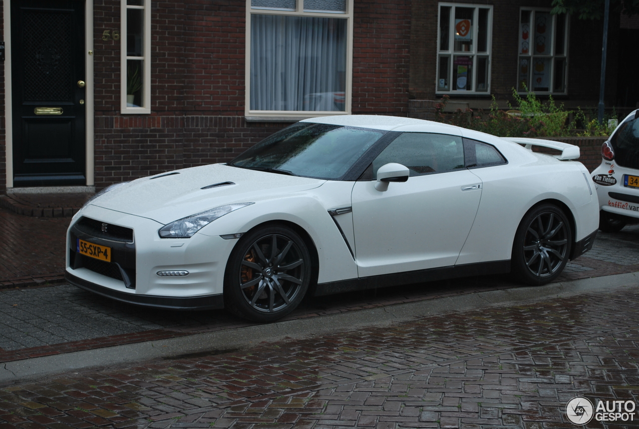 Nissan GT-R 2011