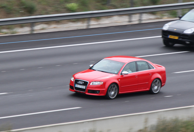 Audi RS4 Sedan