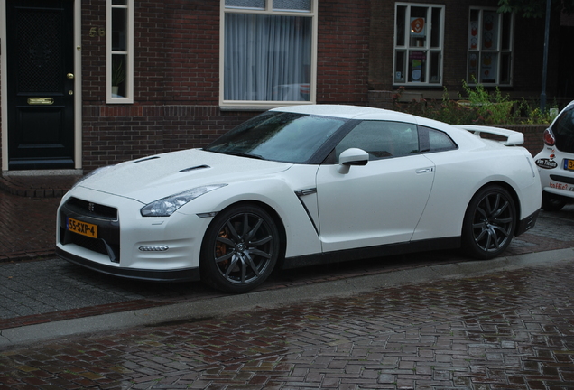 Nissan GT-R 2011