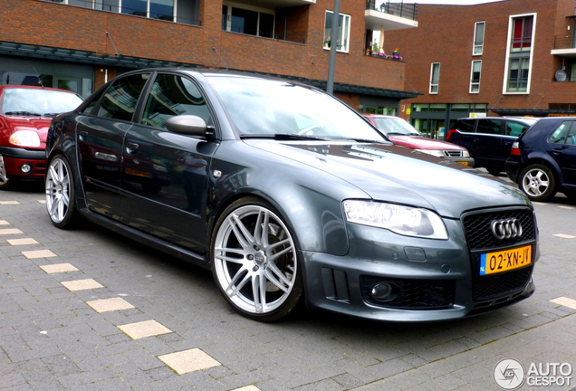 Audi RS4 Sedan