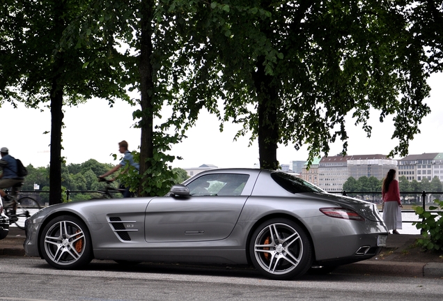 Mercedes-Benz SLS AMG