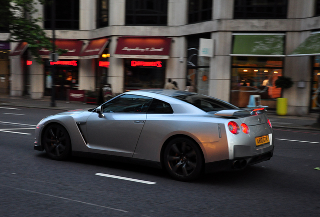 Nissan GT-R