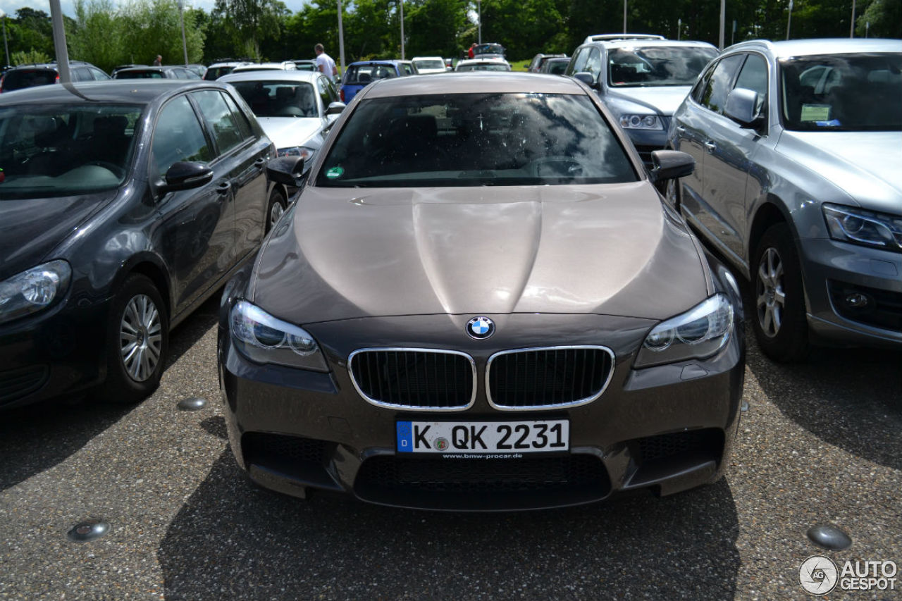 BMW M5 F10 2011