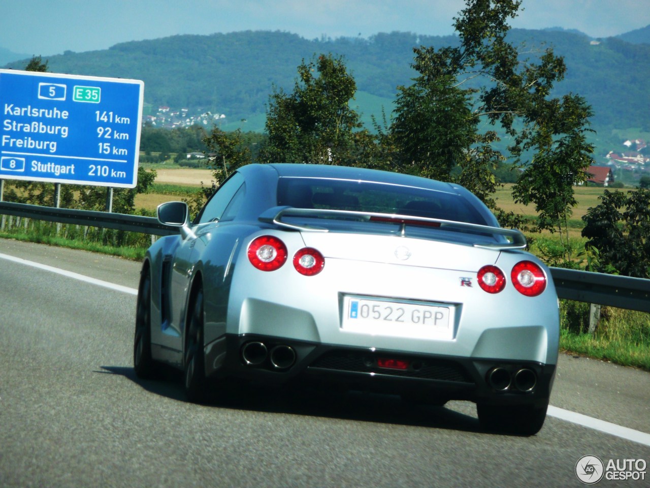 Nissan GT-R