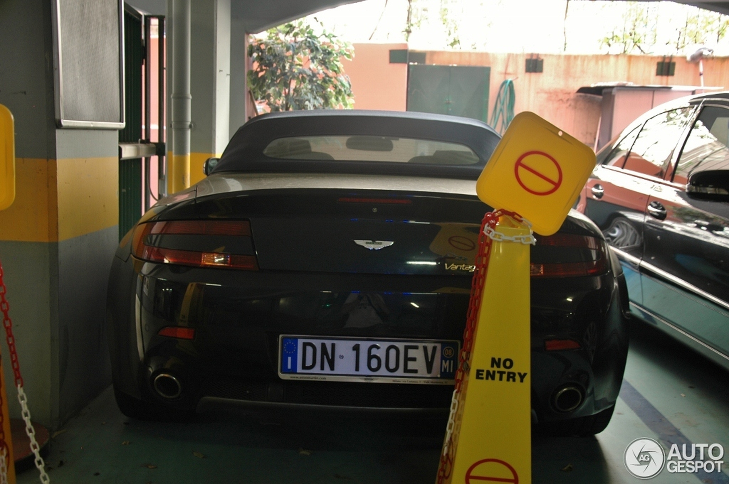 Aston Martin V8 Vantage Roadster