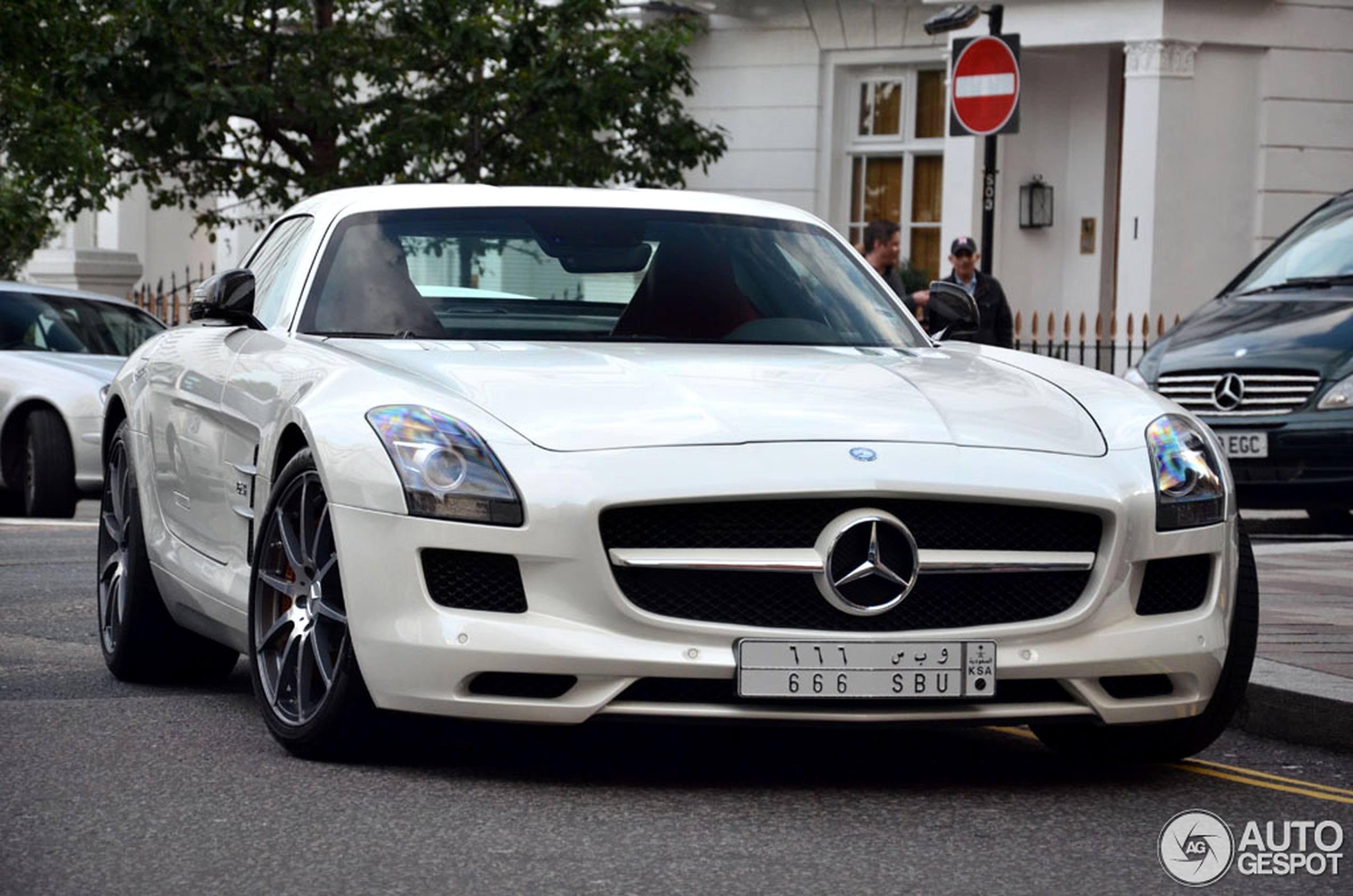 Mercedes-Benz SLS AMG