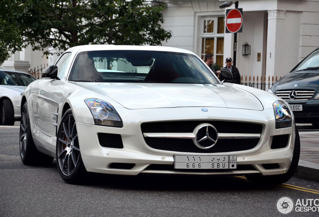 Mercedes-Benz SLS AMG