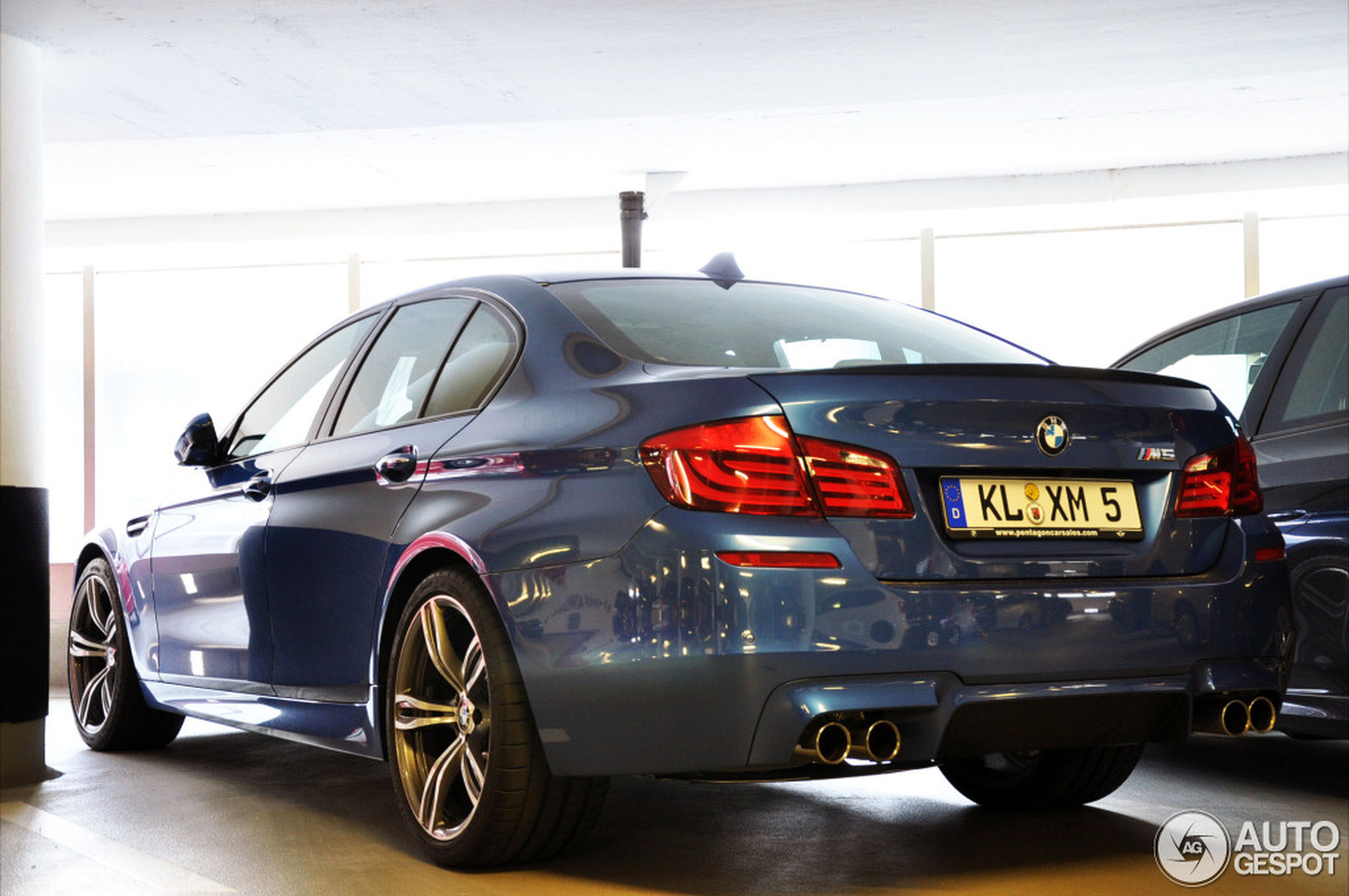 BMW M5 F10 2011