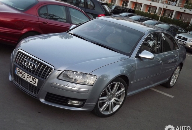 Audi S8 D3