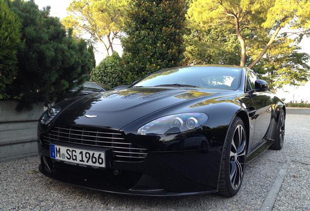 Aston Martin V12 Vantage