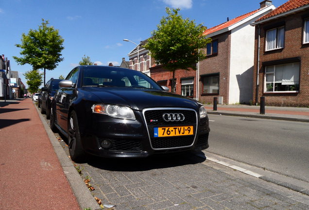 Audi RS4 Sedan