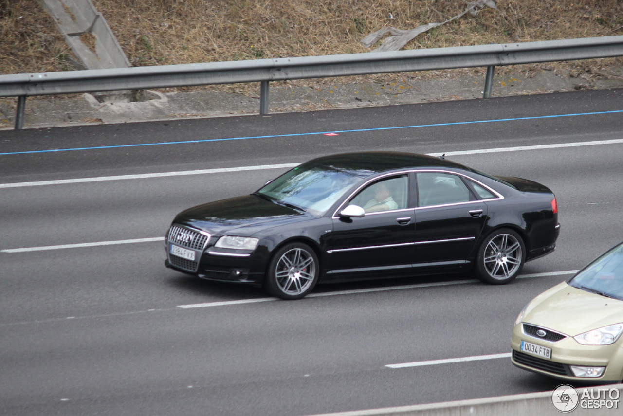 Audi S8 D3