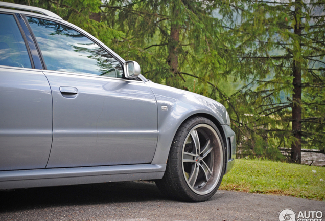 Audi RS4 Avant B5