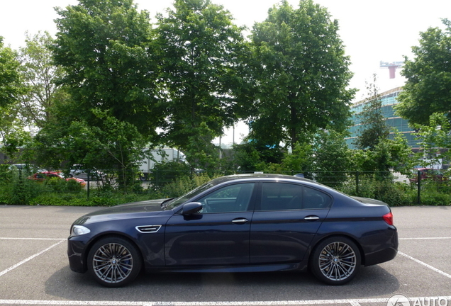 BMW M5 F10 2011