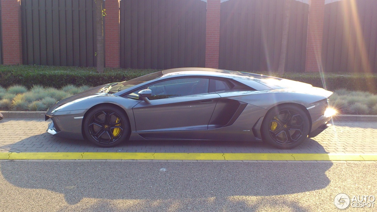 Lamborghini Aventador LP700-4